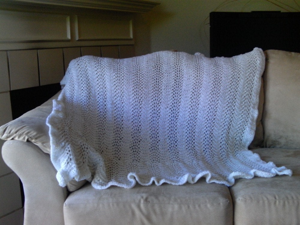 Feather and Fan baby blanket - Christening / Baptism